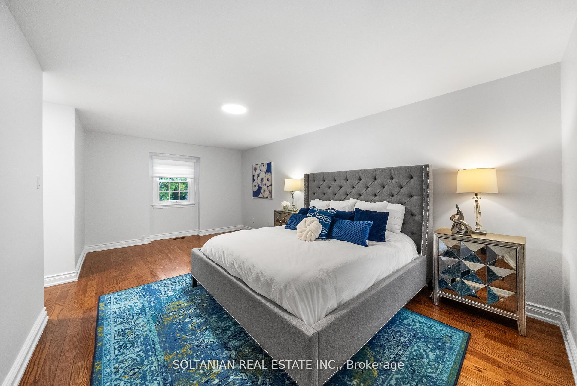 Photo 9 of 24 Laureleaf Road, Markham, Bayview Glen — HOMEH