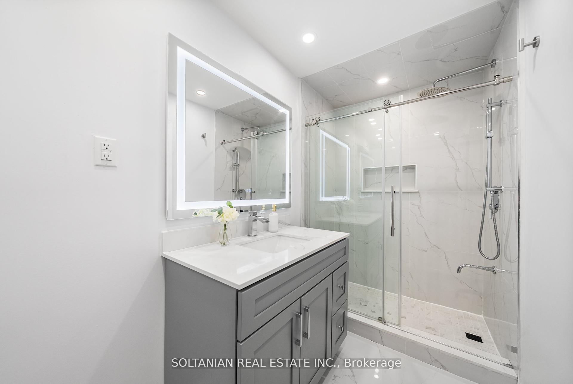 Photo 18 of 24 Laureleaf Road, Markham, Bayview Glen — HOMEH