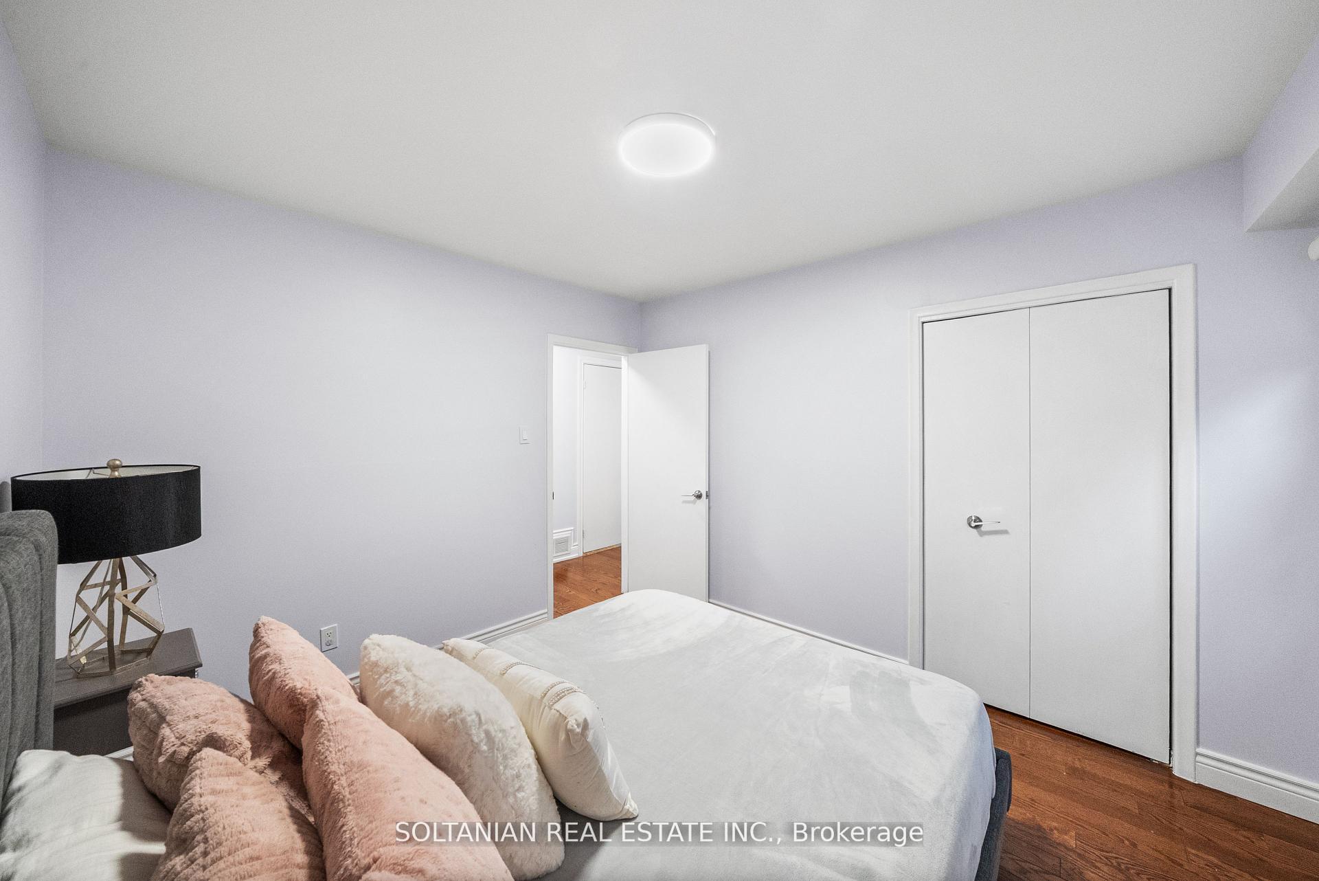 Photo 32 of 24 Laureleaf Road, Markham, Bayview Glen — HOMEH