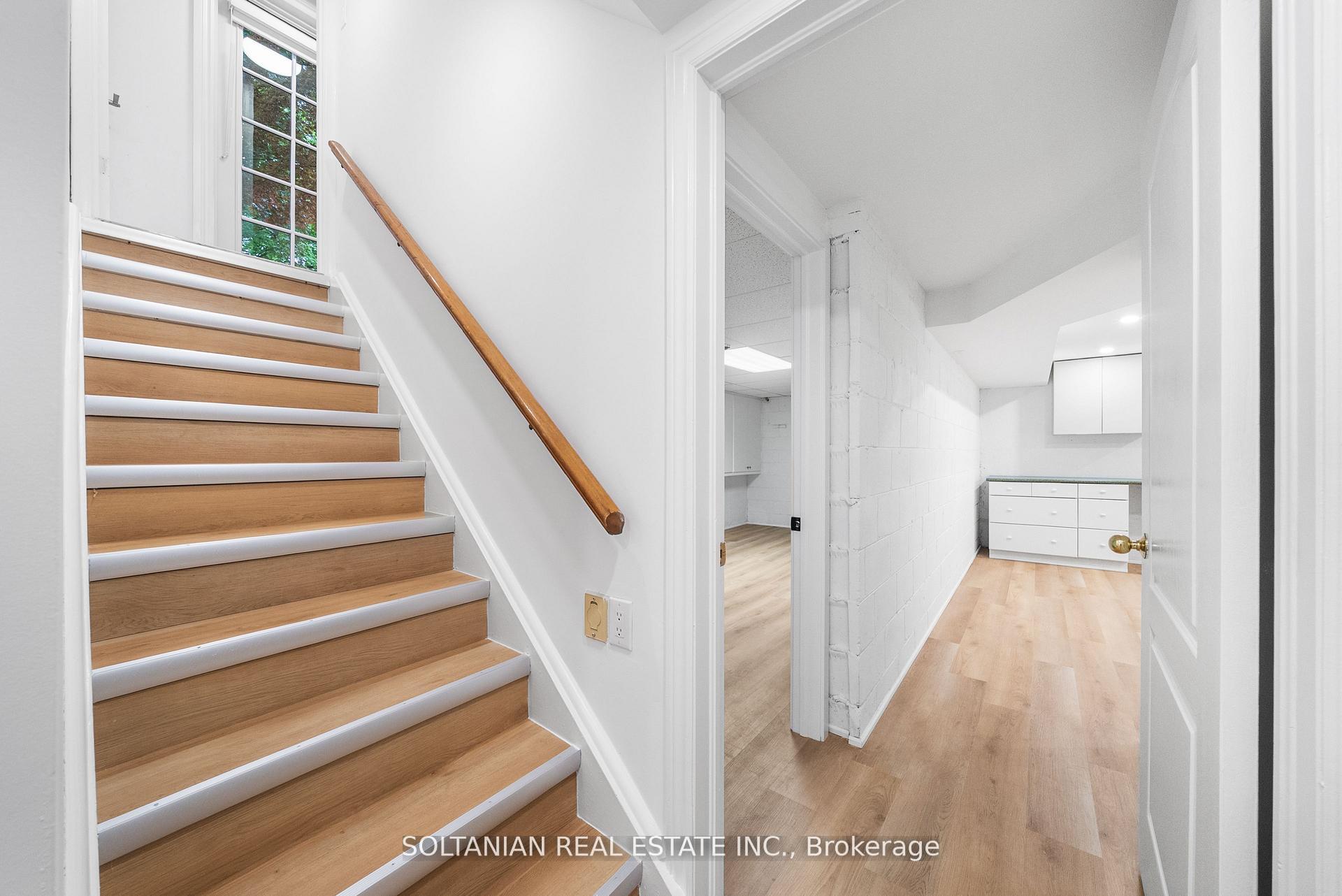 Photo 15 of 24 Laureleaf Road, Markham, Bayview Glen — HOMEH