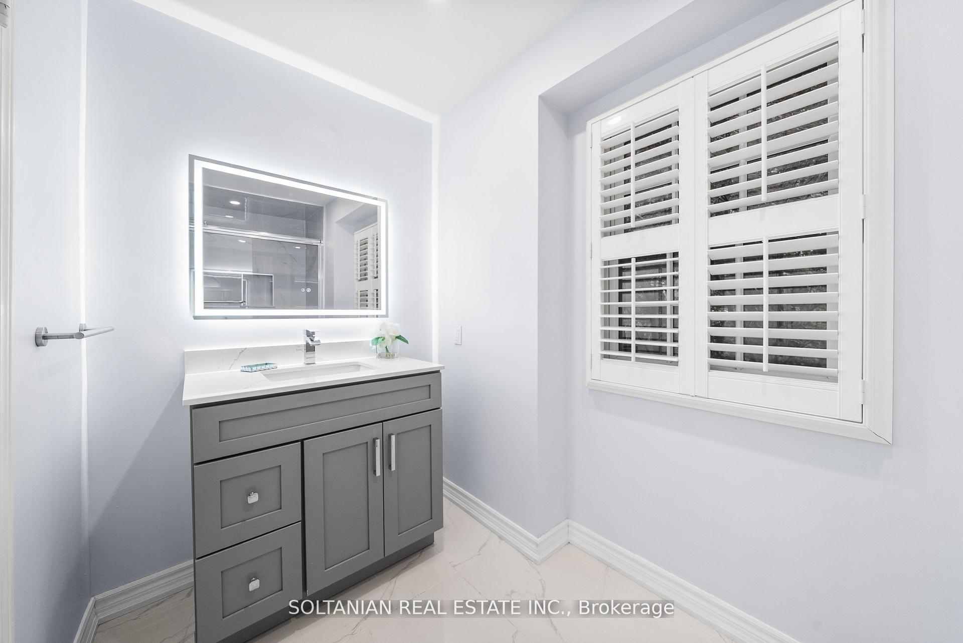 Photo 14 of 24 Laureleaf Road, Markham, Bayview Glen — HOMEH