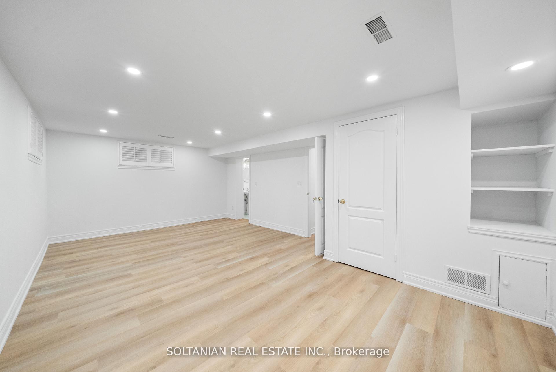 Photo 17 of 24 Laureleaf Road, Markham, Bayview Glen — HOMEH