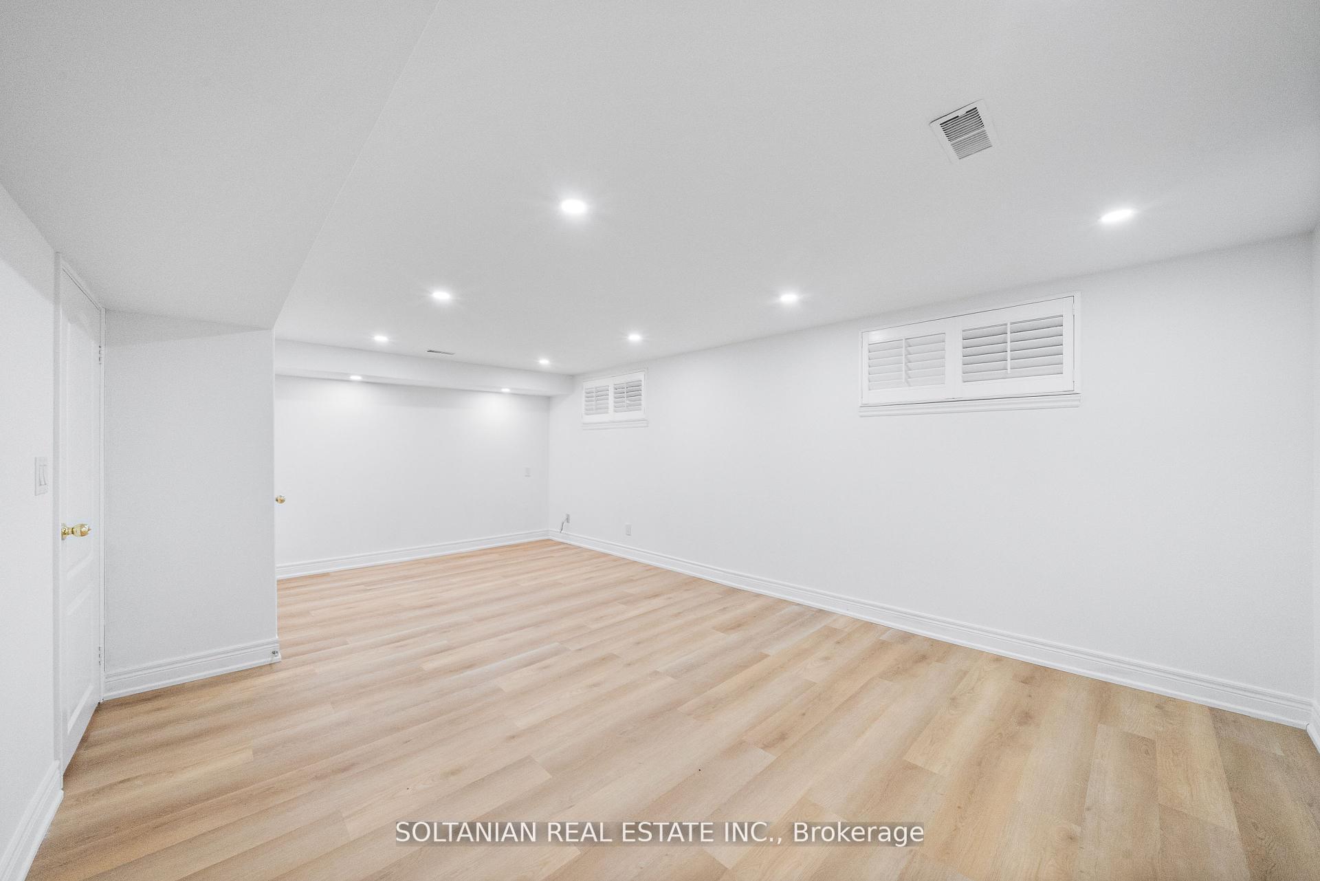 Photo 23 of 24 Laureleaf Road, Markham, Bayview Glen — HOMEH