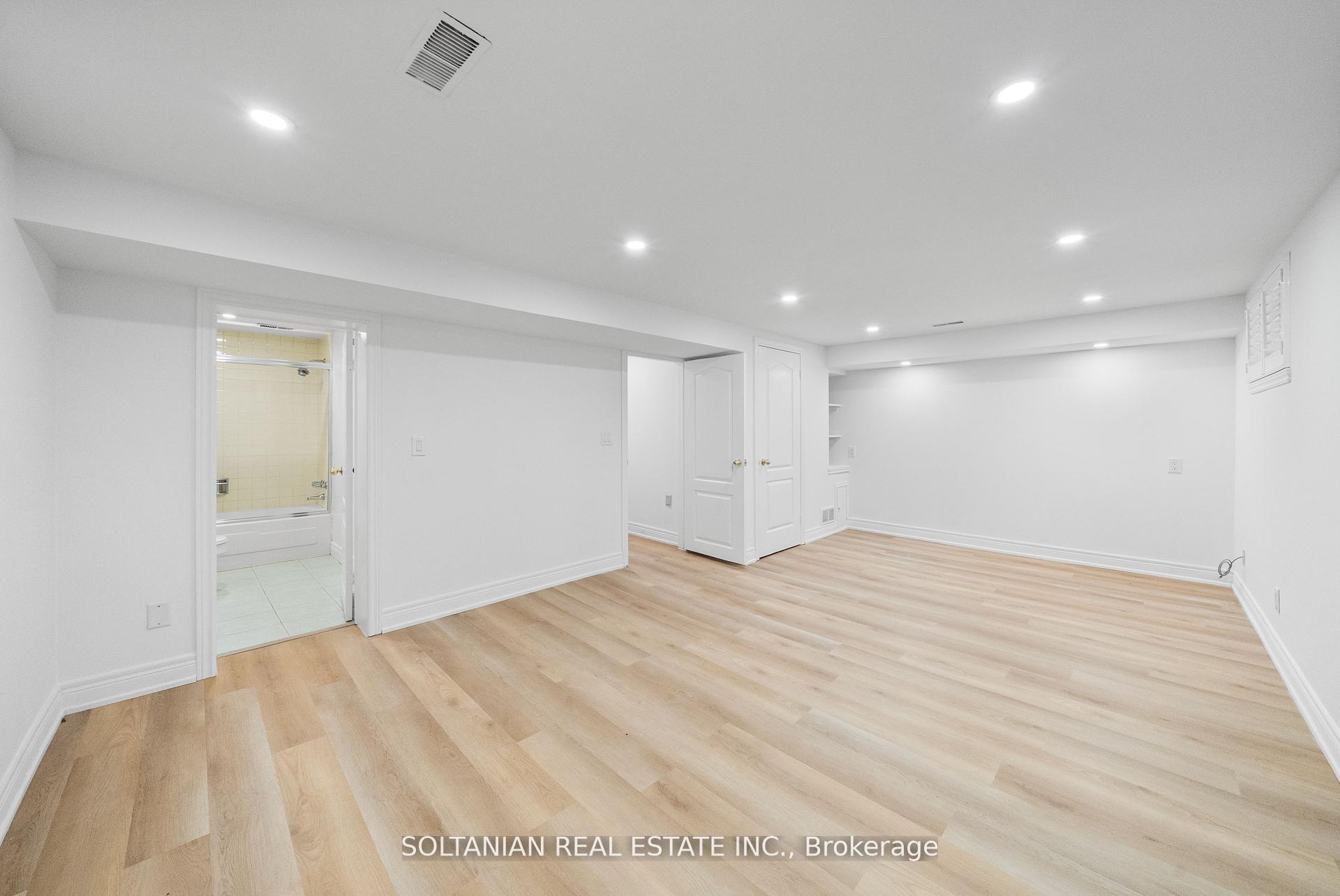 Photo 42 of 24 Laureleaf Road, Markham, Bayview Glen — HOMEH