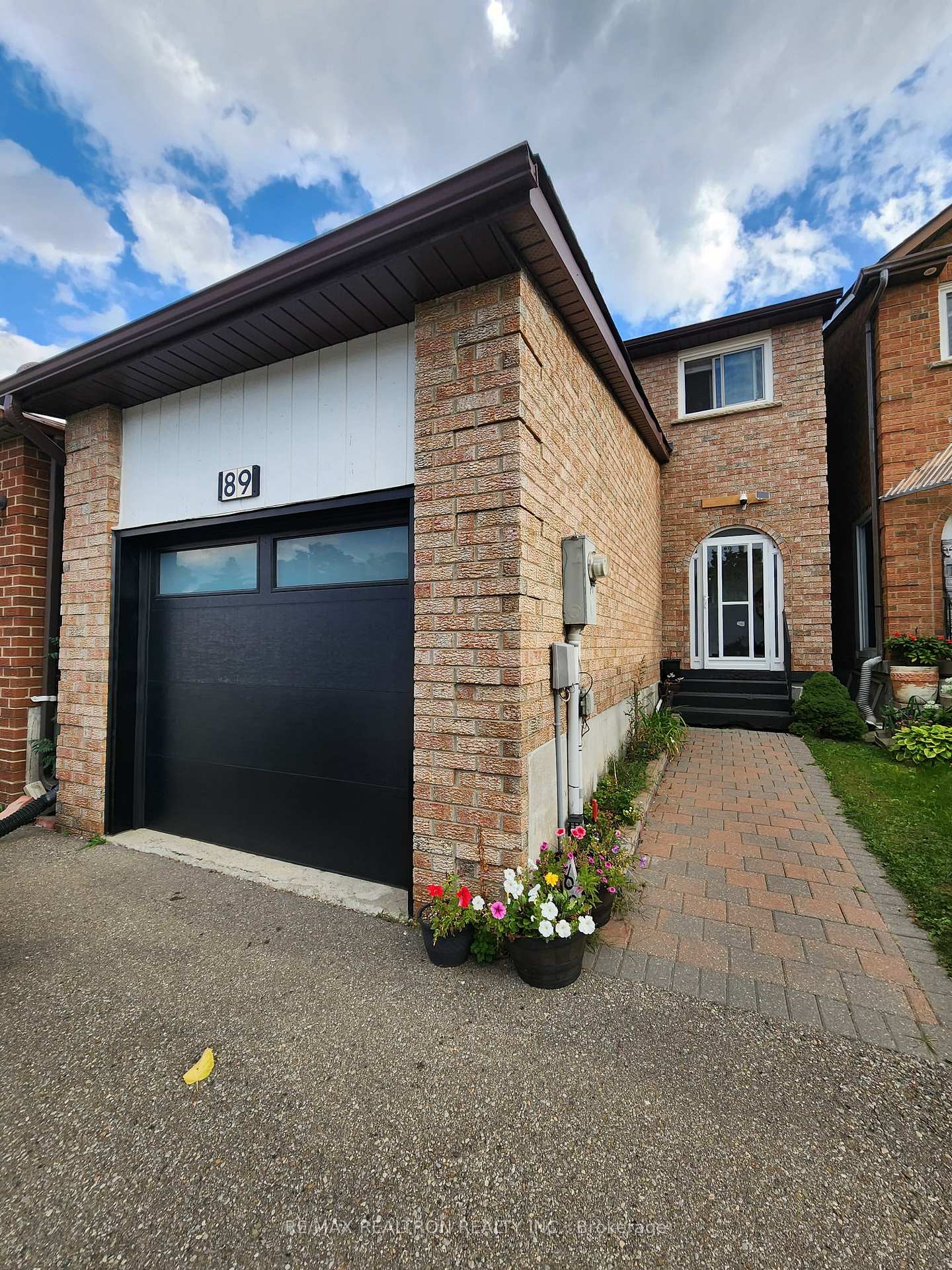 Front of 89 Rejane Crescent