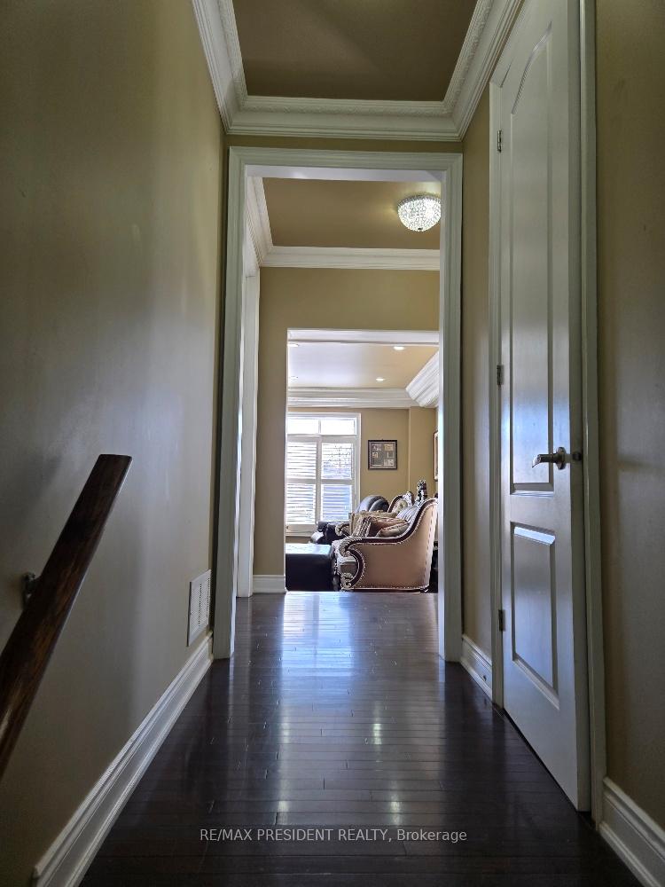 Photo 5 of 2 Vissini Way, Brampton, Brampton East — HOMEH