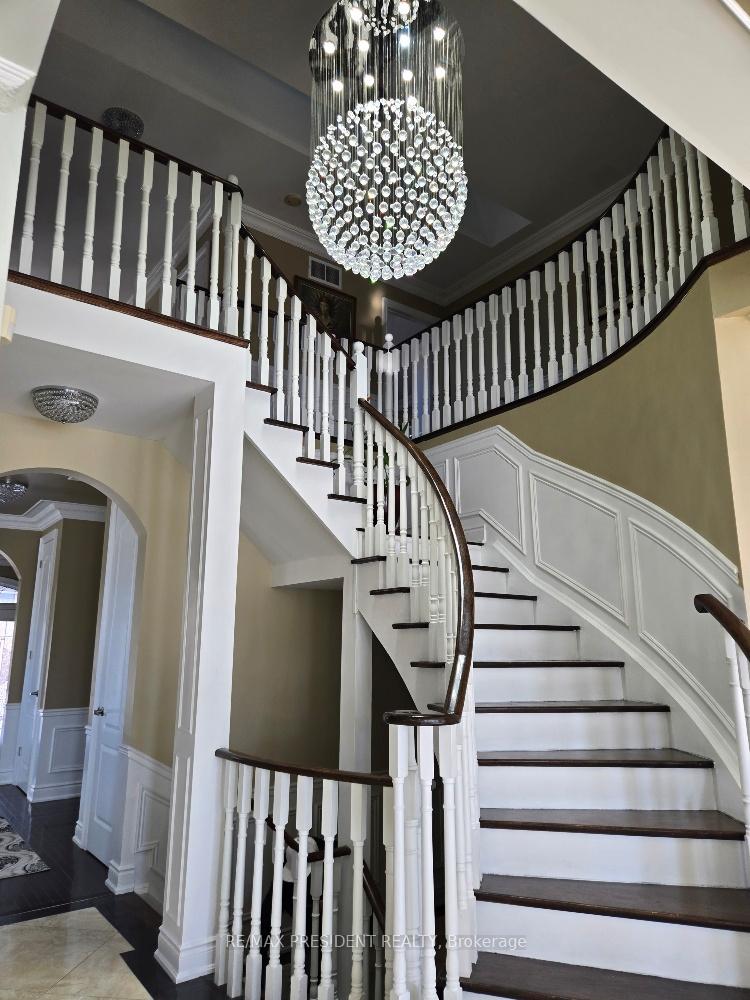 Photo 3 of 2 Vissini Way, Brampton, Brampton East — HOMEH