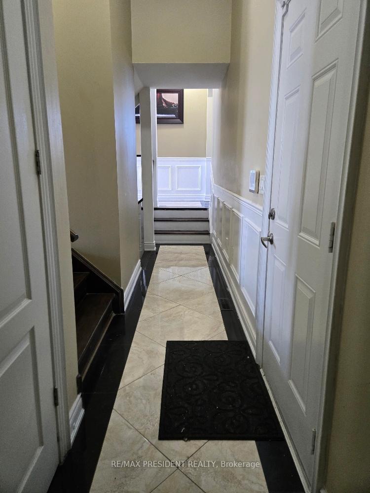 Photo 8 of 2 Vissini Way, Brampton, Brampton East — HOMEH