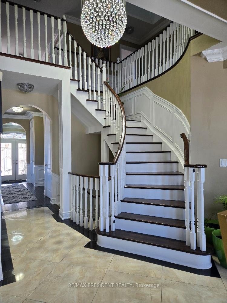 Photo 10 of 2 Vissini Way, Brampton, Brampton East — HOMEH