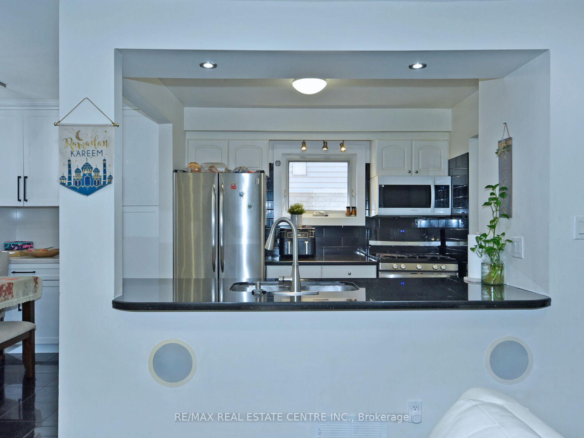 Photo 8 of 41 Fieldview Crescent, Whitby, Blue Grass Meadows — HOMEH