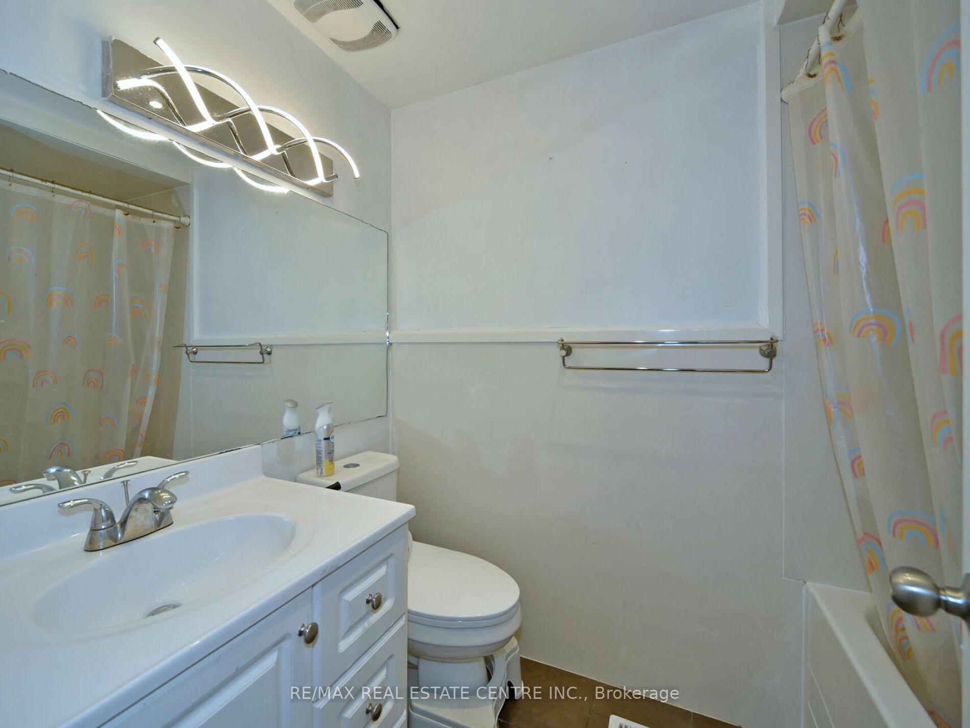 Photo 21 of 41 Fieldview Crescent, Whitby, Blue Grass Meadows — HOMEH