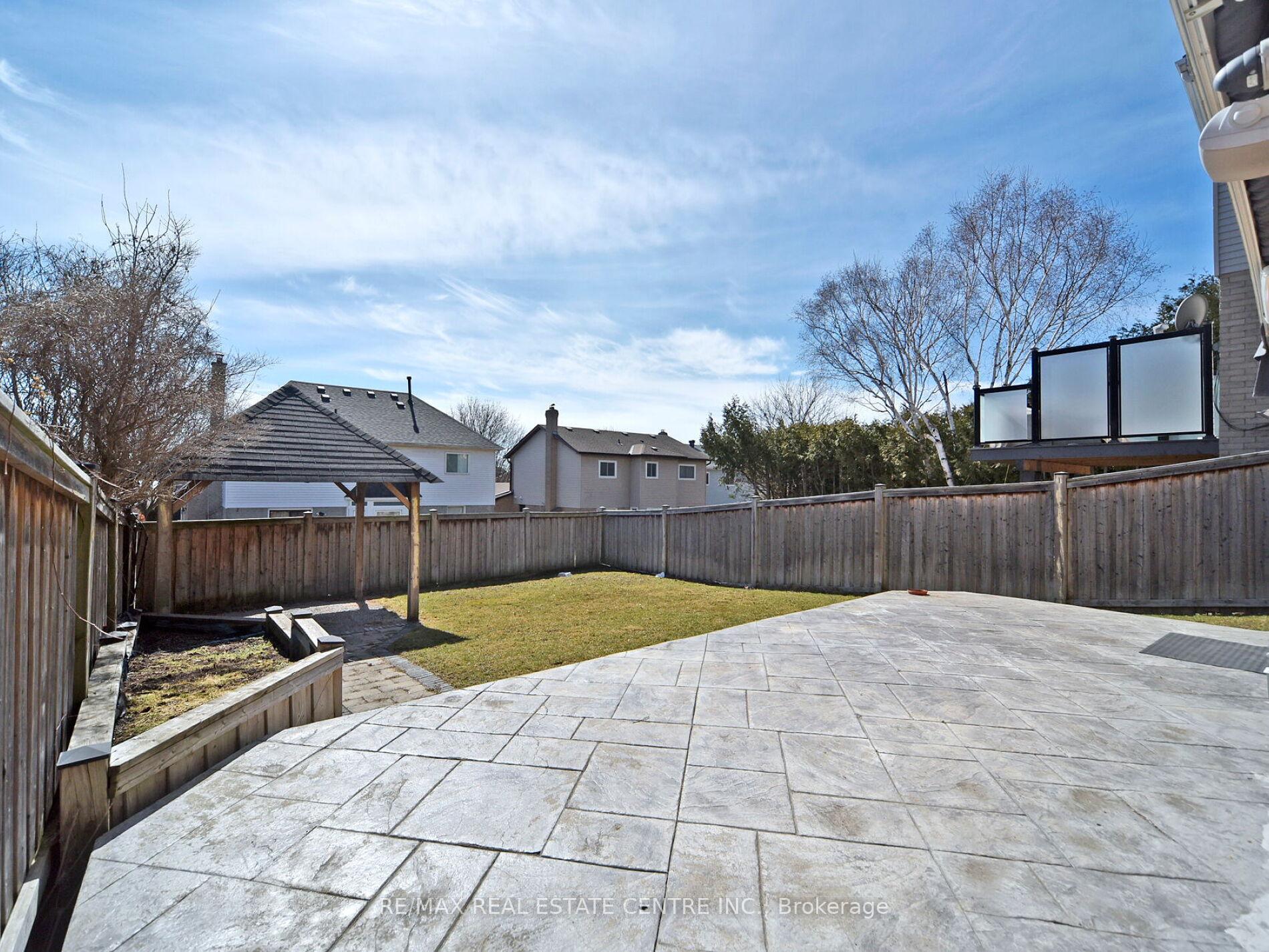 Photo 29 of 41 Fieldview Crescent, Whitby, Blue Grass Meadows — HOMEH