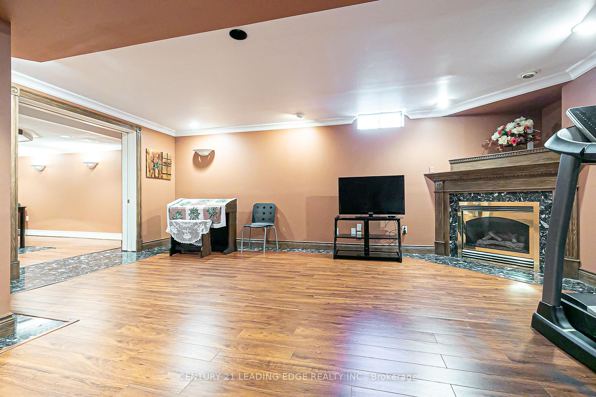 Photo 6 of 45 John Button Boulevard, Markham, Buttonville — HOMEH