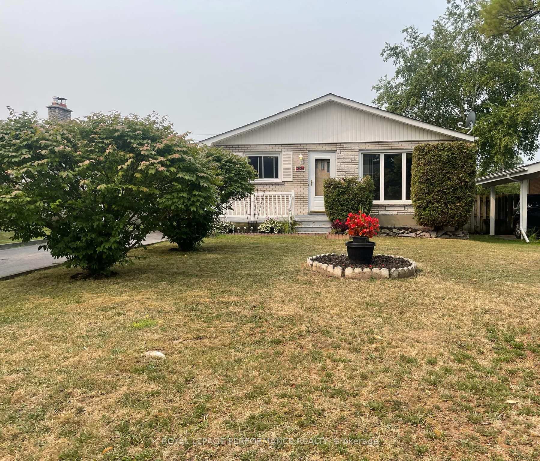Photo 1 of 635 Hamilton Crescent E, Cornwall — HOMEH