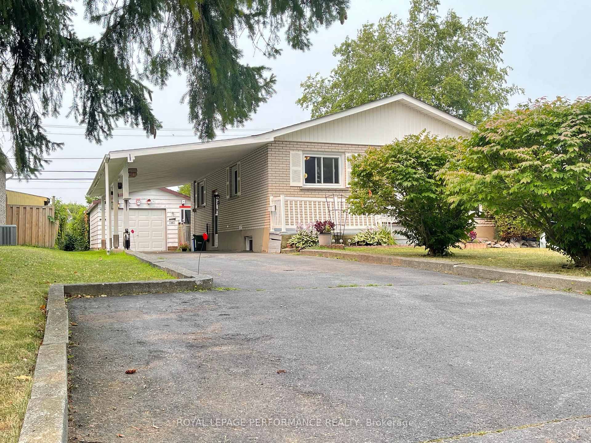 Photo 24 of 635 Hamilton Crescent E, Cornwall — HOMEH