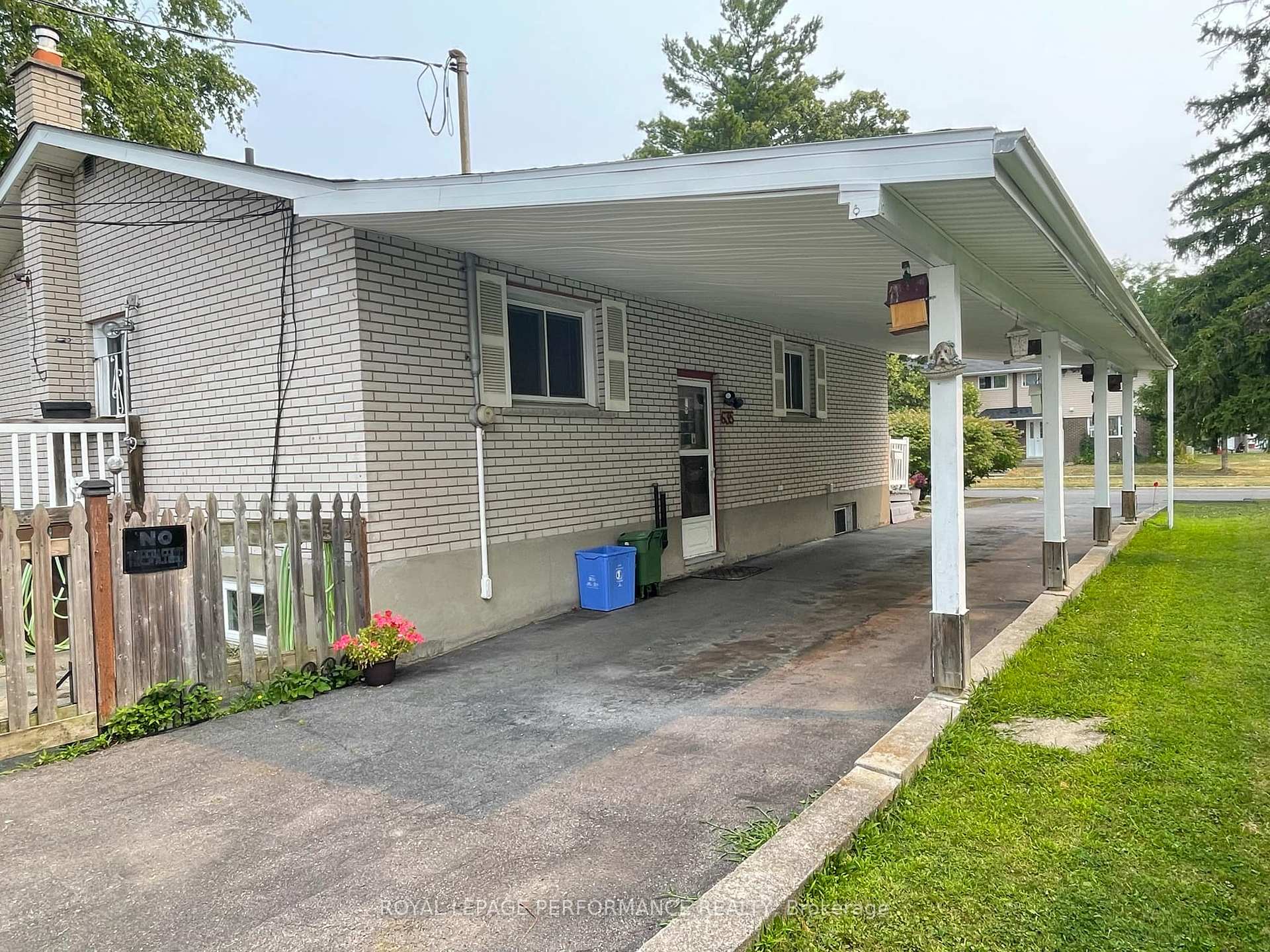 Photo 8 of 635 Hamilton Crescent E, Cornwall — HOMEH
