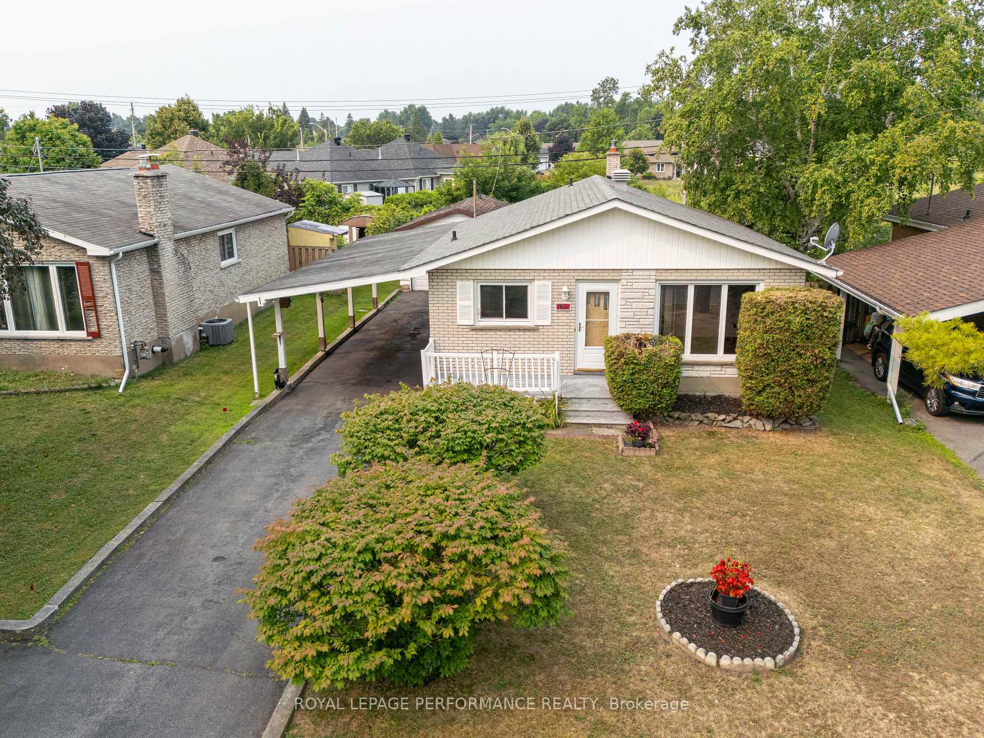 Photo 6 of 635 Hamilton Crescent E, Cornwall — HOMEH