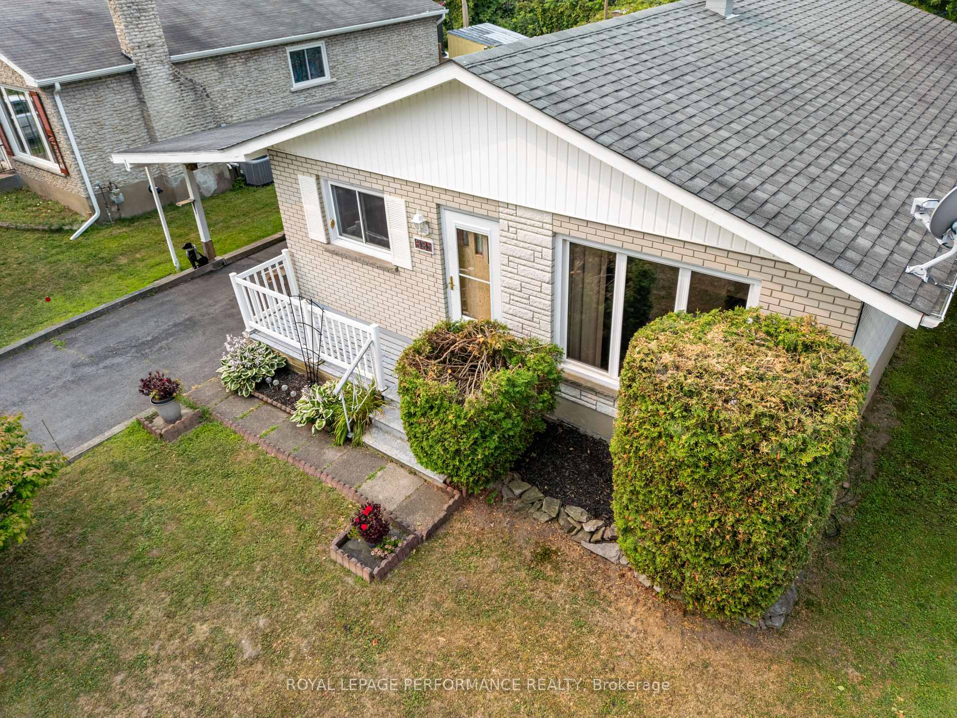 Photo 7 of 635 Hamilton Crescent E, Cornwall — HOMEH
