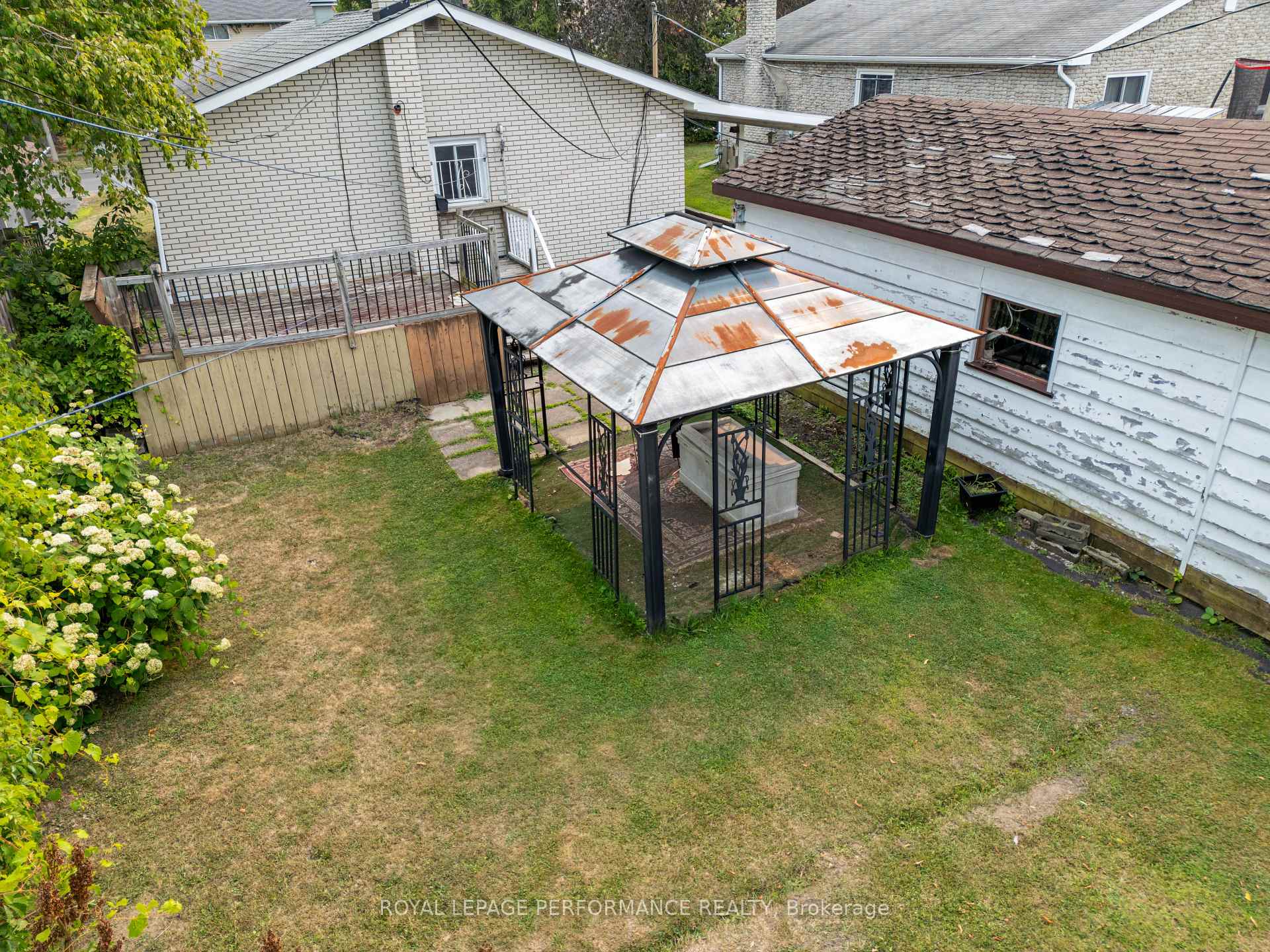 Photo 15 of 635 Hamilton Crescent E, Cornwall — HOMEH
