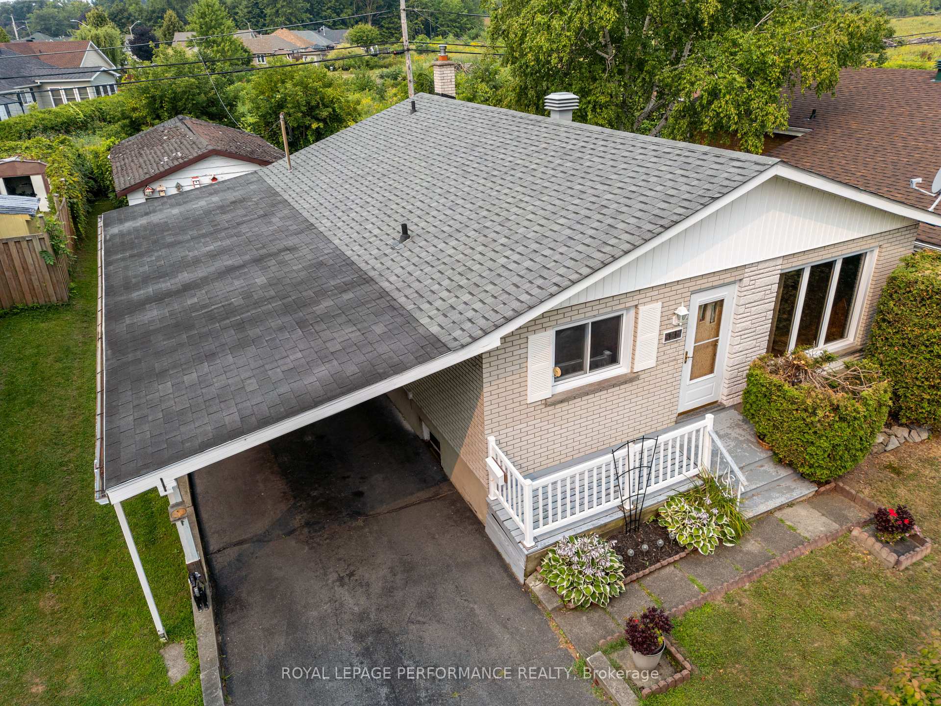 Photo 19 of 635 Hamilton Crescent E, Cornwall — HOMEH