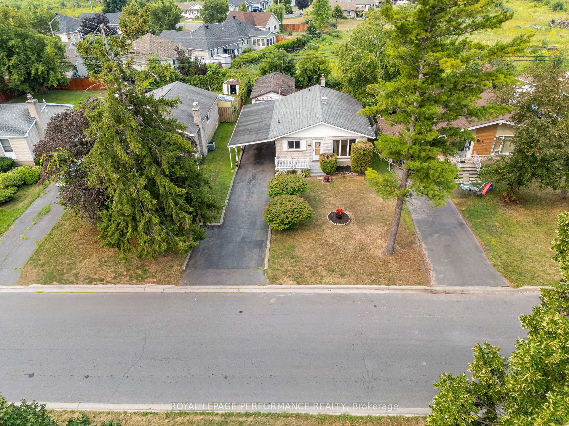 Photo 21 of 635 Hamilton Crescent E, Cornwall — HOMEH