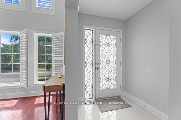 Photo 3 of 16 Upshall Drive, Brampton, Vales of Castlemore — HOMEH