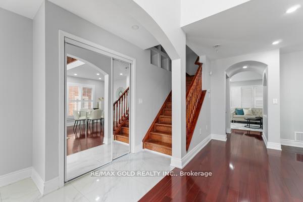 Photo 8 of 16 Upshall Drive, Brampton, Vales of Castlemore — HOMEH