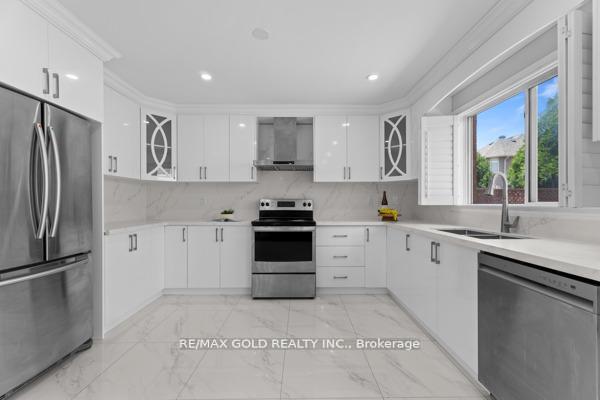 Photo 11 of 16 Upshall Drive, Brampton, Vales of Castlemore — HOMEH