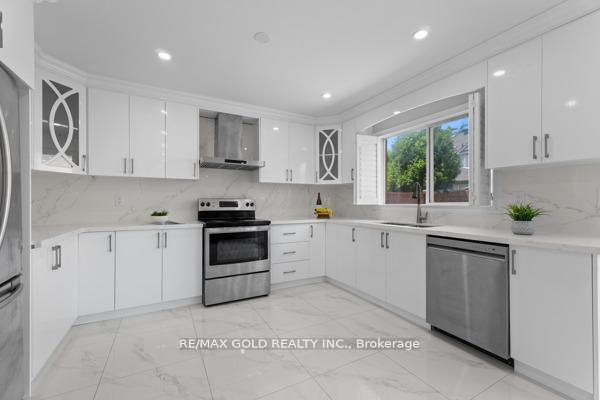 Photo 19 of 16 Upshall Drive, Brampton, Vales of Castlemore — HOMEH
