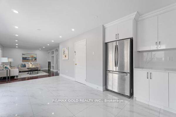 Photo 17 of 16 Upshall Drive, Brampton, Vales of Castlemore — HOMEH