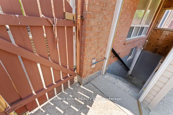 Photo 23 of 16 Upshall Drive, Brampton, Vales of Castlemore — HOMEH
