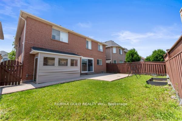 Photo 26 of 16 Upshall Drive, Brampton, Vales of Castlemore — HOMEH