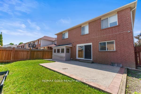 Photo 22 of 16 Upshall Drive, Brampton, Vales of Castlemore — HOMEH