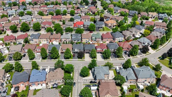 Photo 20 of 16 Upshall Drive, Brampton, Vales of Castlemore — HOMEH
