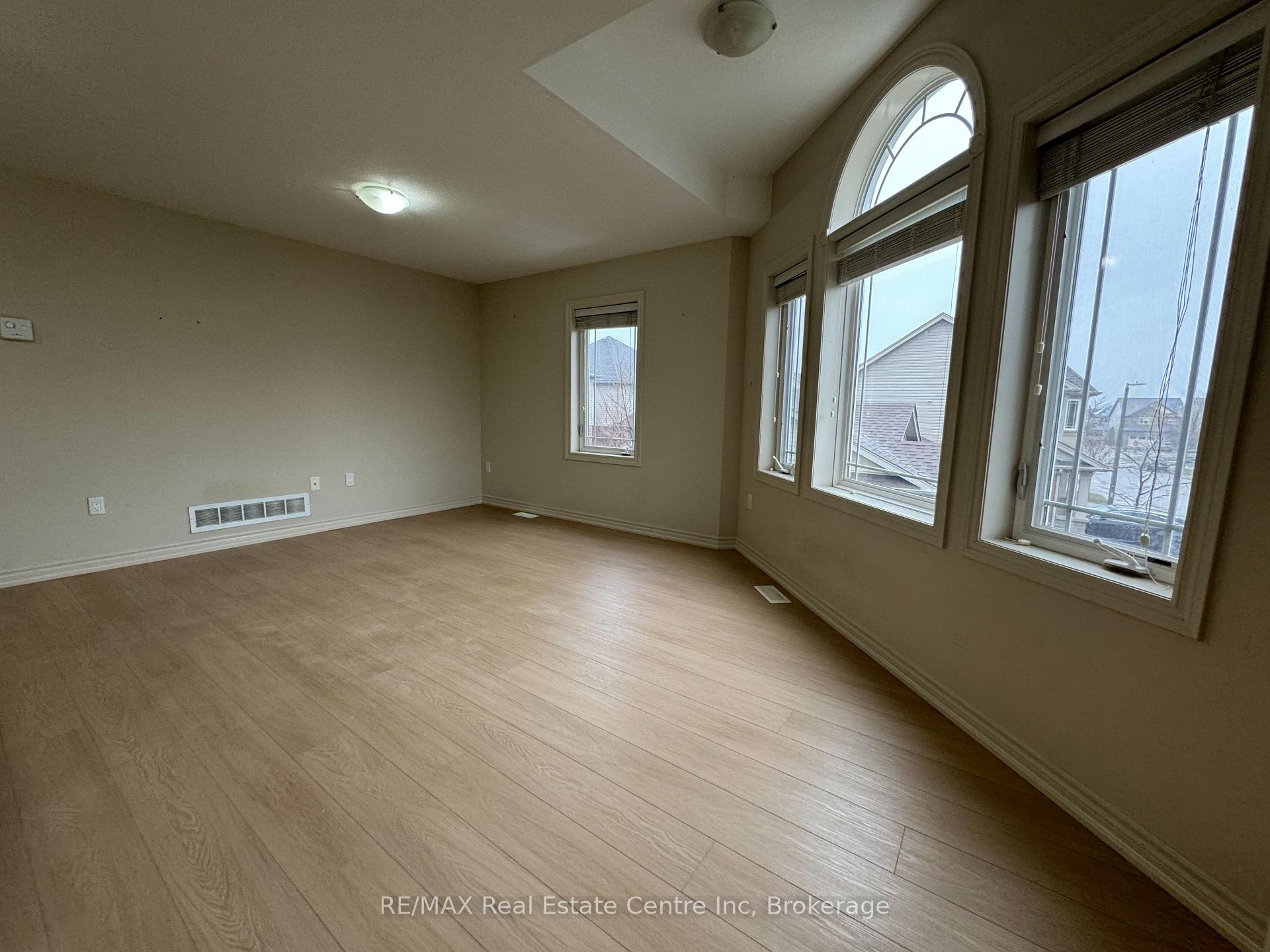 Photo 2 of 16 Tolton Drive, Guelph, Pineridge/Westminster Woods — HOMEH