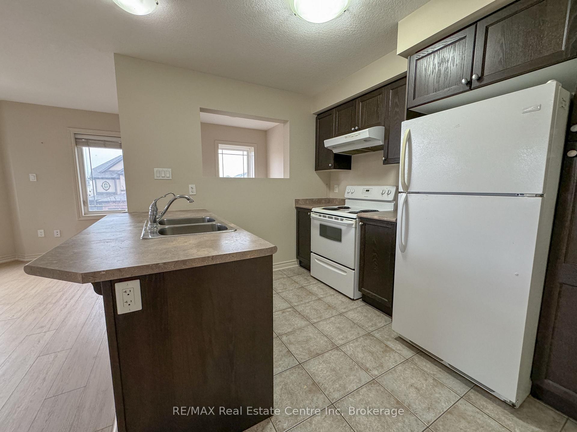 Photo 4 of 16 Tolton Drive, Guelph, Pineridge/Westminster Woods — HOMEH