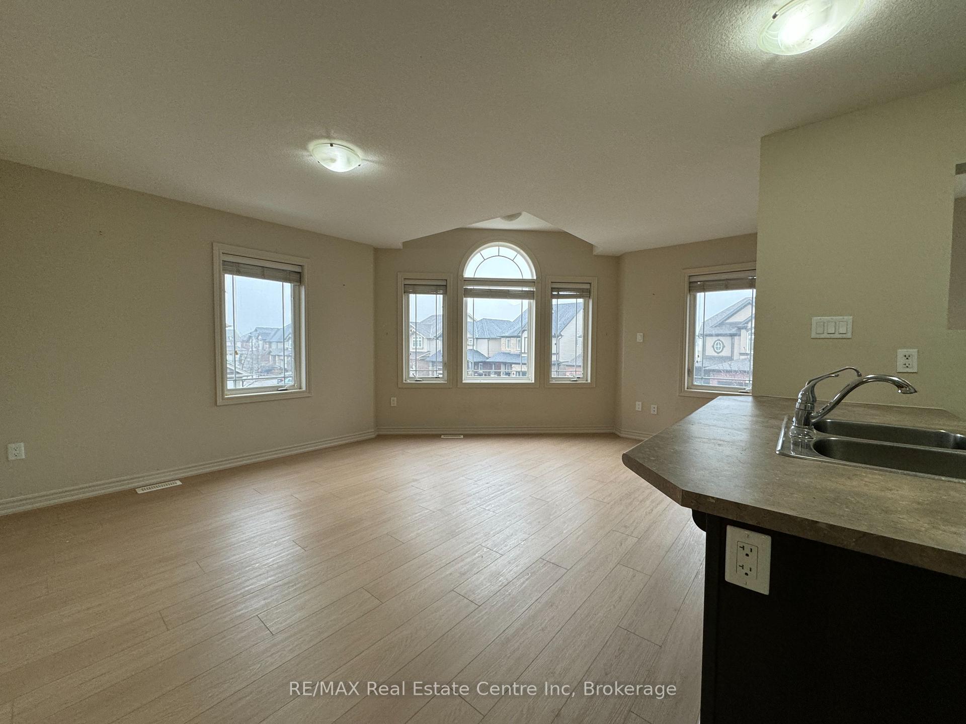 Photo 5 of 16 Tolton Drive, Guelph, Pineridge/Westminster Woods — HOMEH