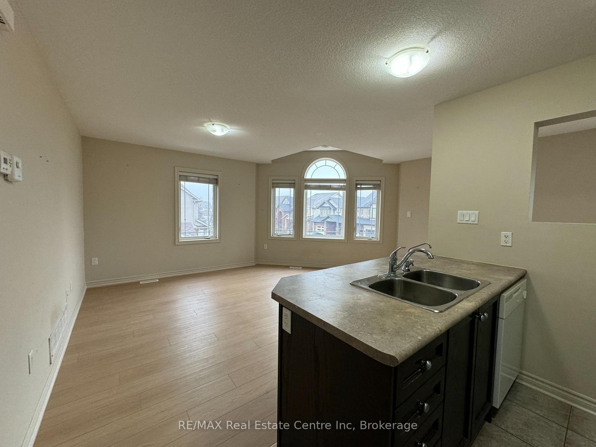 Photo 6 of 16 Tolton Drive, Guelph, Pineridge/Westminster Woods — HOMEH