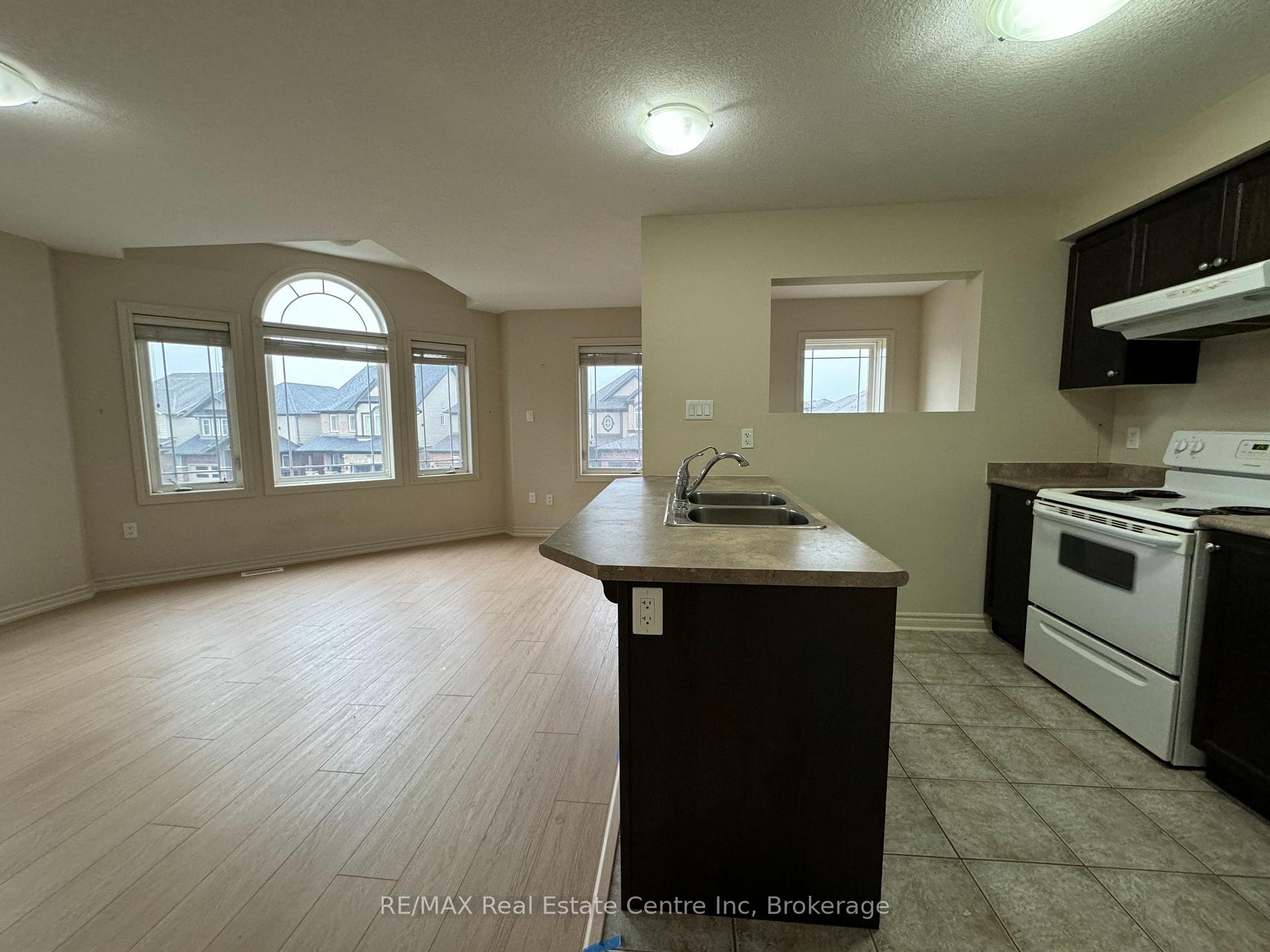 Photo 7 of 16 Tolton Drive, Guelph, Pineridge/Westminster Woods — HOMEH