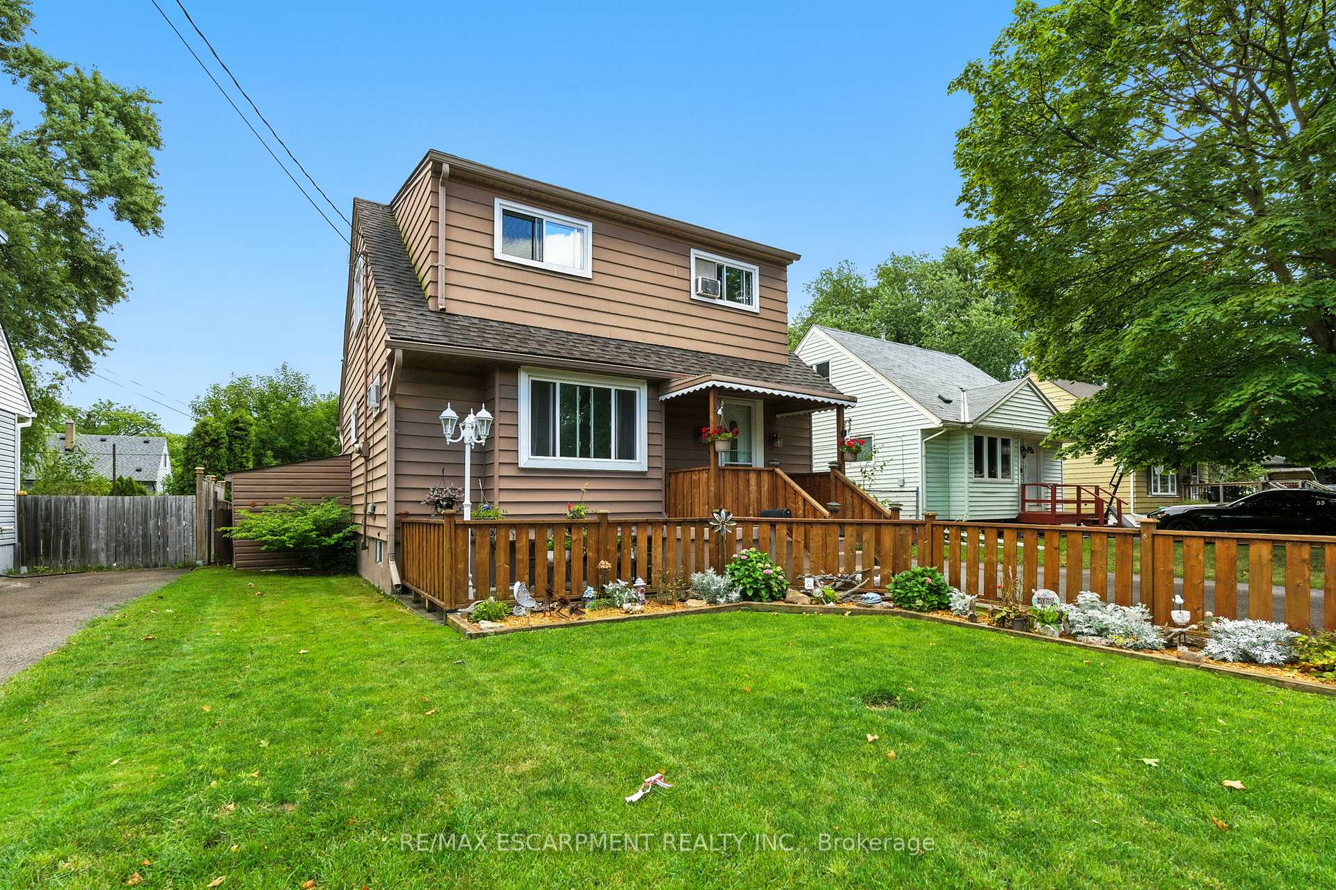 Photo 2 of 172 Adair Avenue N, Hamilton, McQuesten — HOMEH