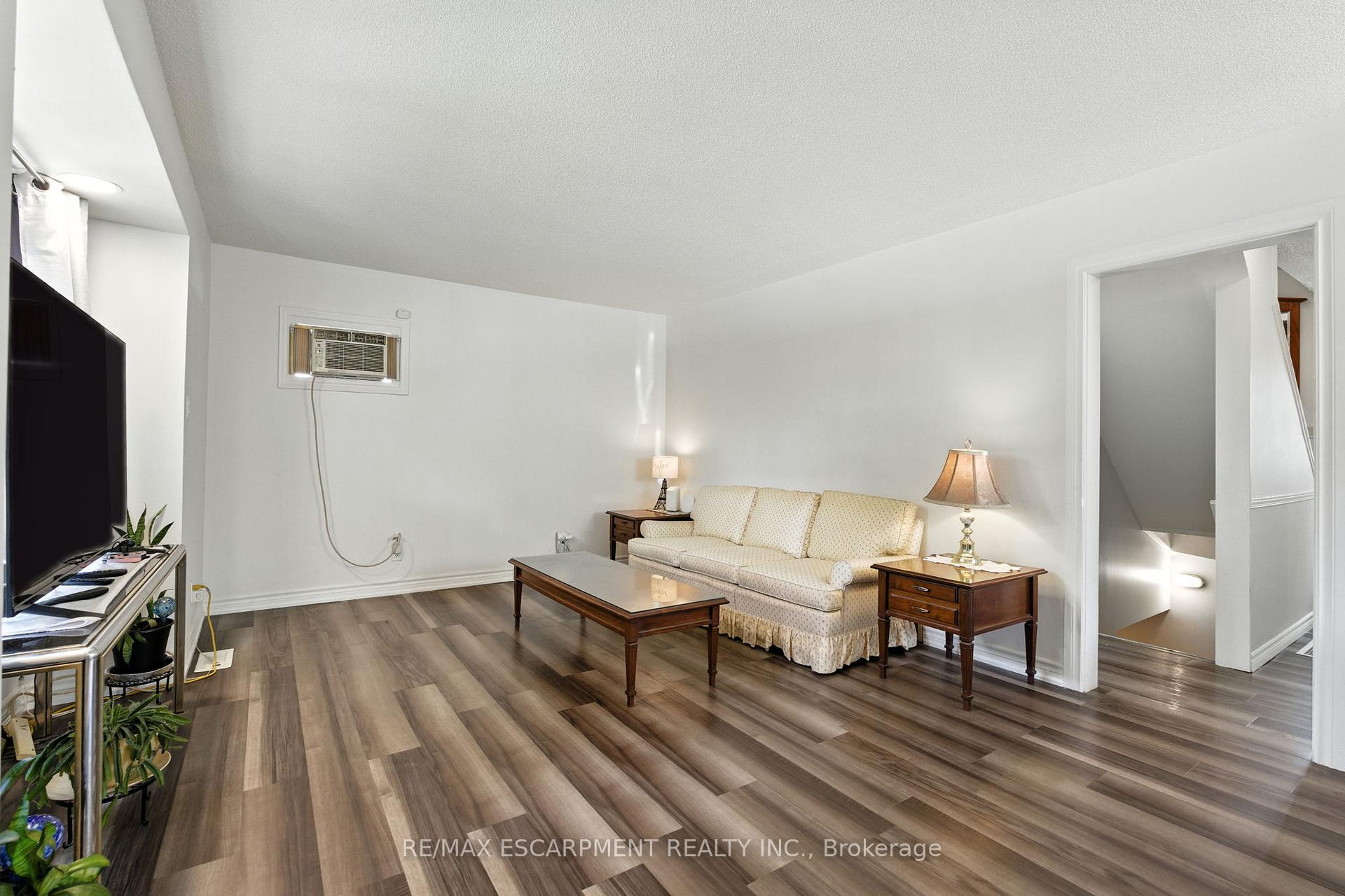 Photo 7 of 172 Adair Avenue N, Hamilton, McQuesten — HOMEH