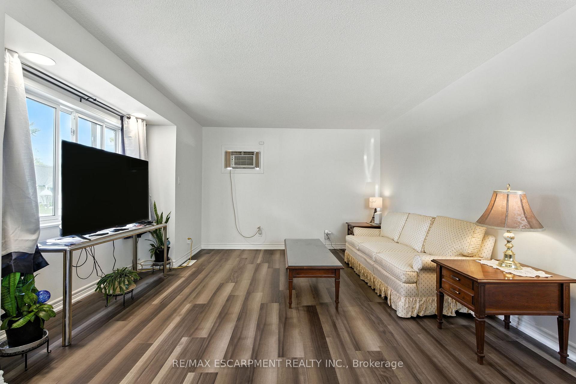 Photo 8 of 172 Adair Avenue N, Hamilton, McQuesten — HOMEH