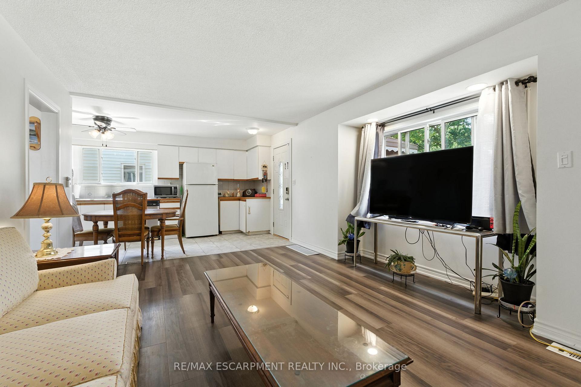 Photo 3 of 172 Adair Avenue N, Hamilton, McQuesten — HOMEH