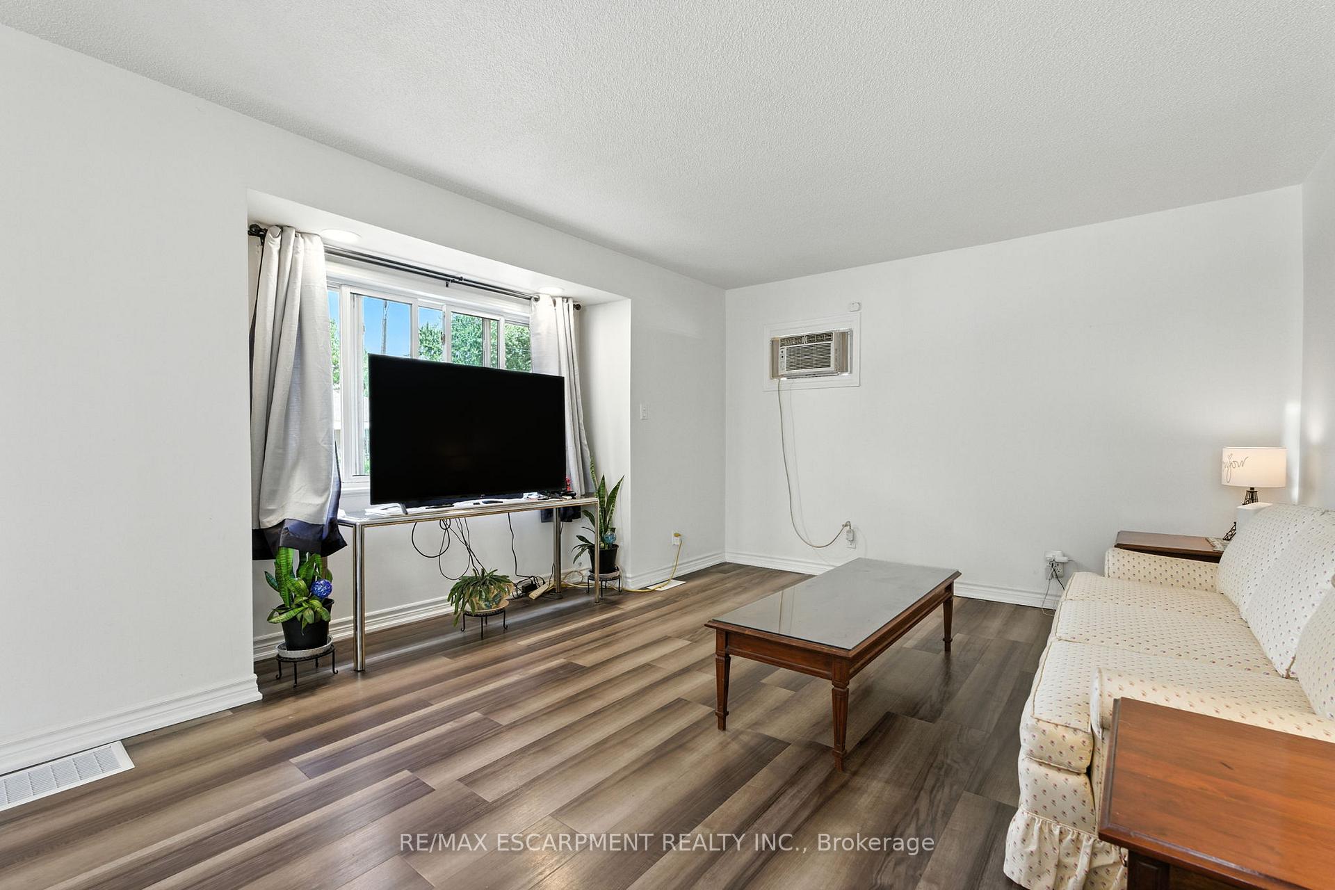 Photo 4 of 172 Adair Avenue N, Hamilton, McQuesten — HOMEH