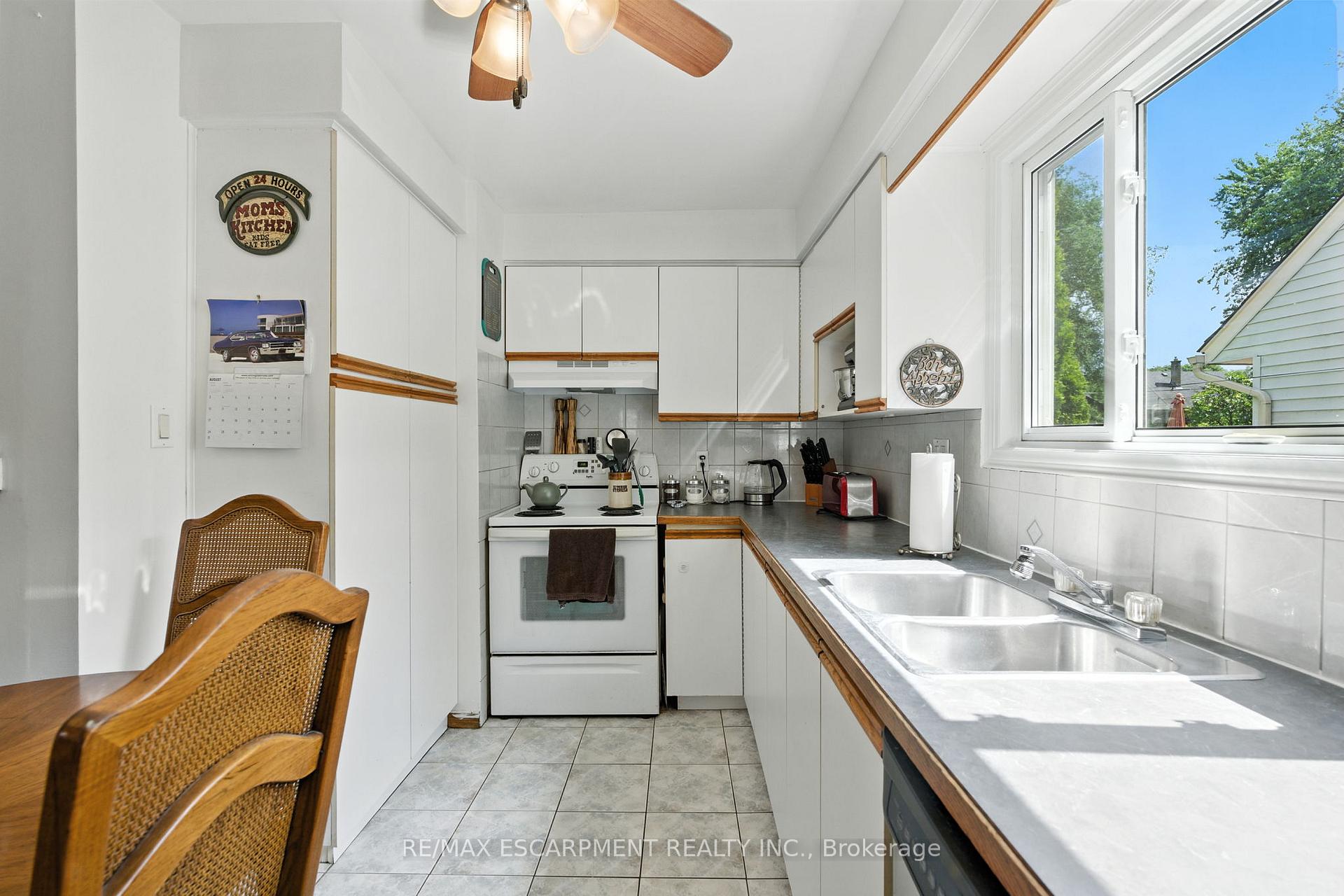 Photo 20 of 172 Adair Avenue N, Hamilton, McQuesten — HOMEH