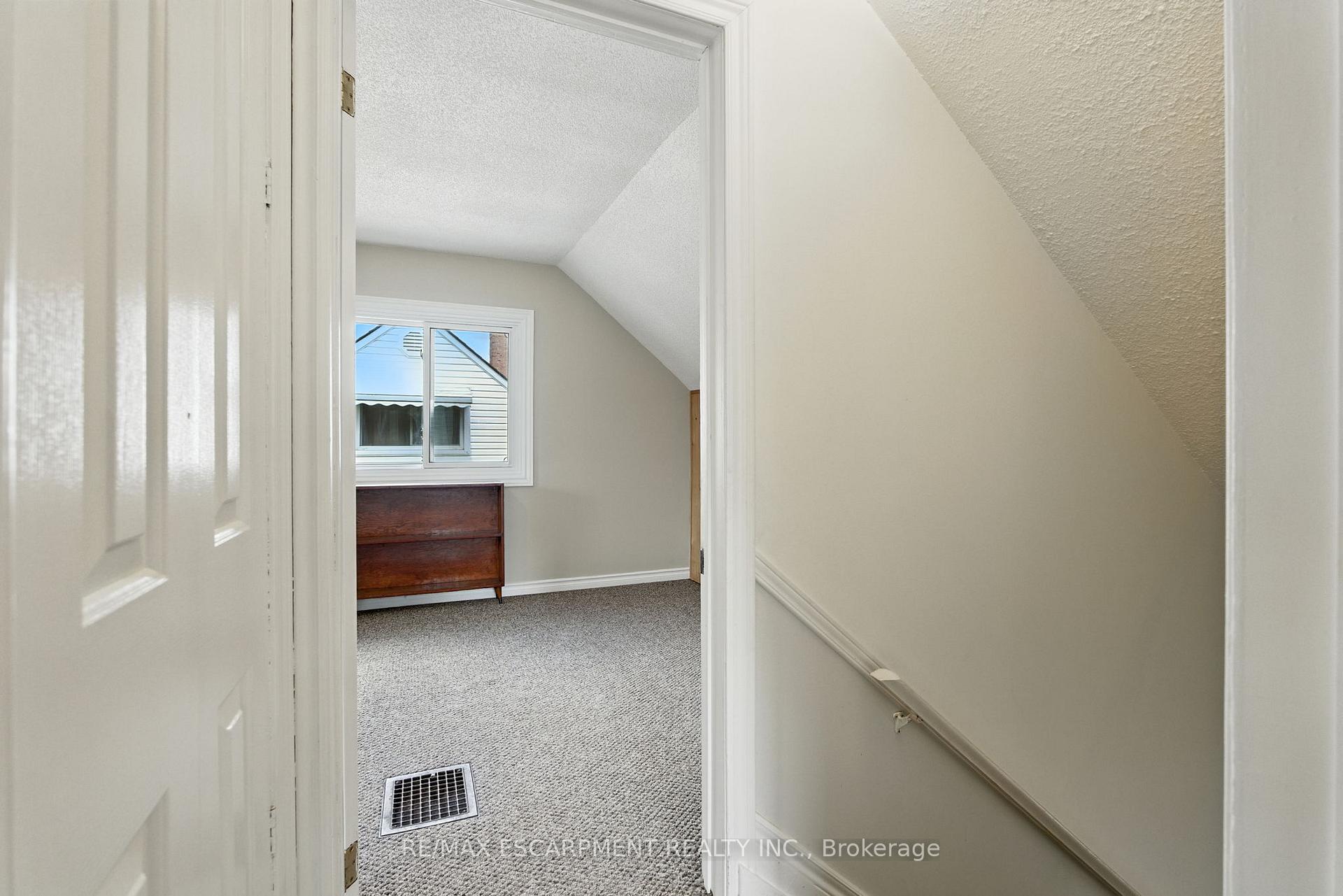 Photo 35 of 172 Adair Avenue N, Hamilton, McQuesten — HOMEH