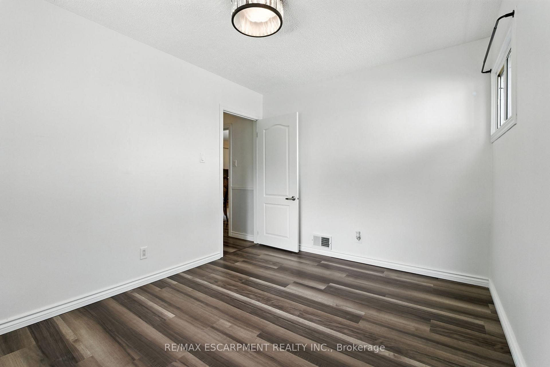 Photo 9 of 172 Adair Avenue N, Hamilton, McQuesten — HOMEH