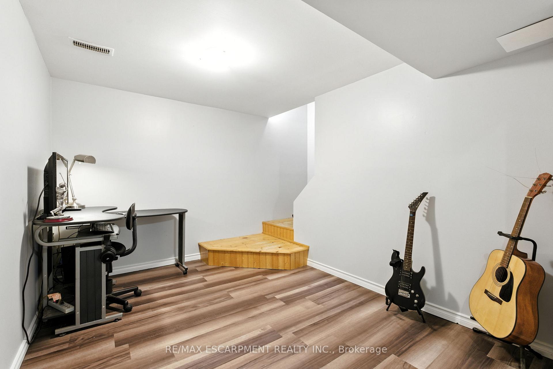 Photo 37 of 172 Adair Avenue N, Hamilton, McQuesten — HOMEH