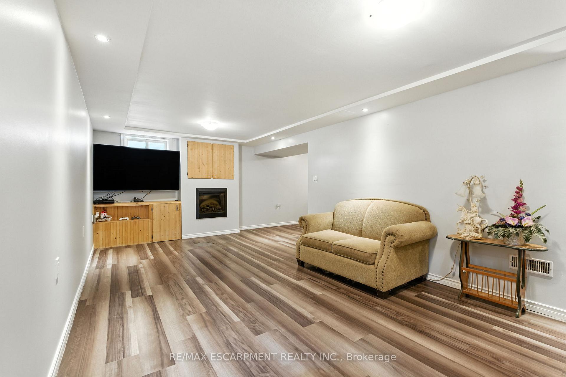 Photo 33 of 172 Adair Avenue N, Hamilton, McQuesten — HOMEH