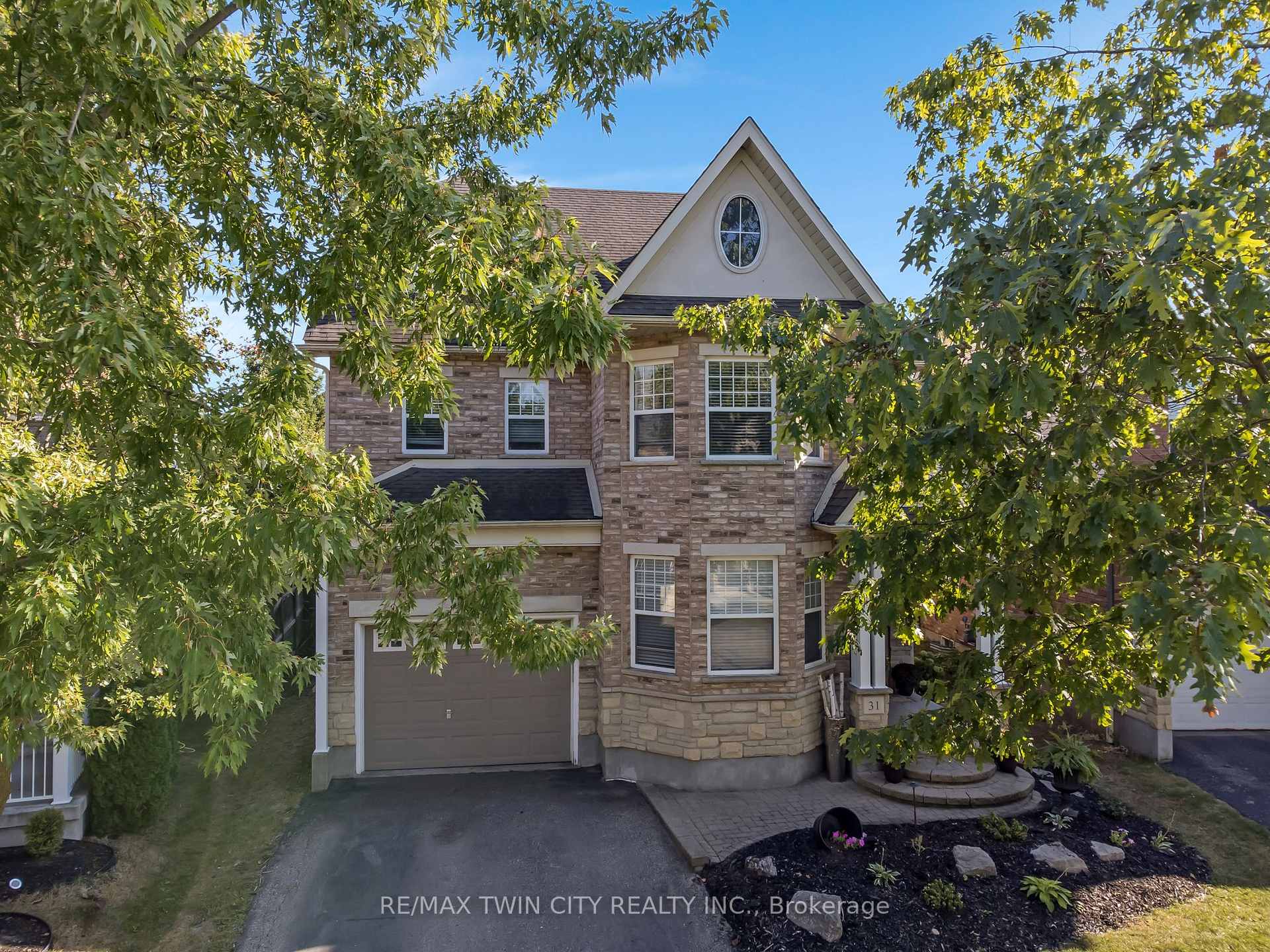 Front of 31 Coopershawk Street